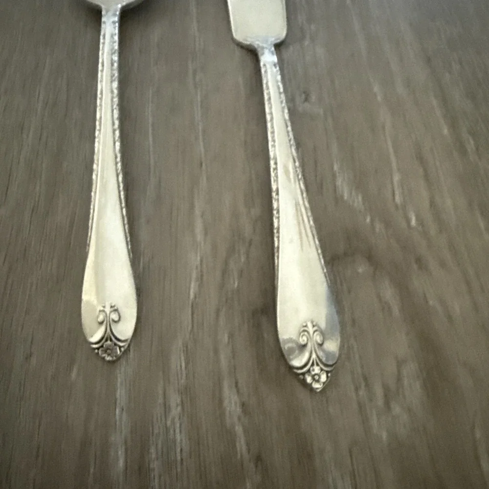International Rogers EXQUISITE SILVERPLATE 1957 Sugar Spoon And Butter Knife‎